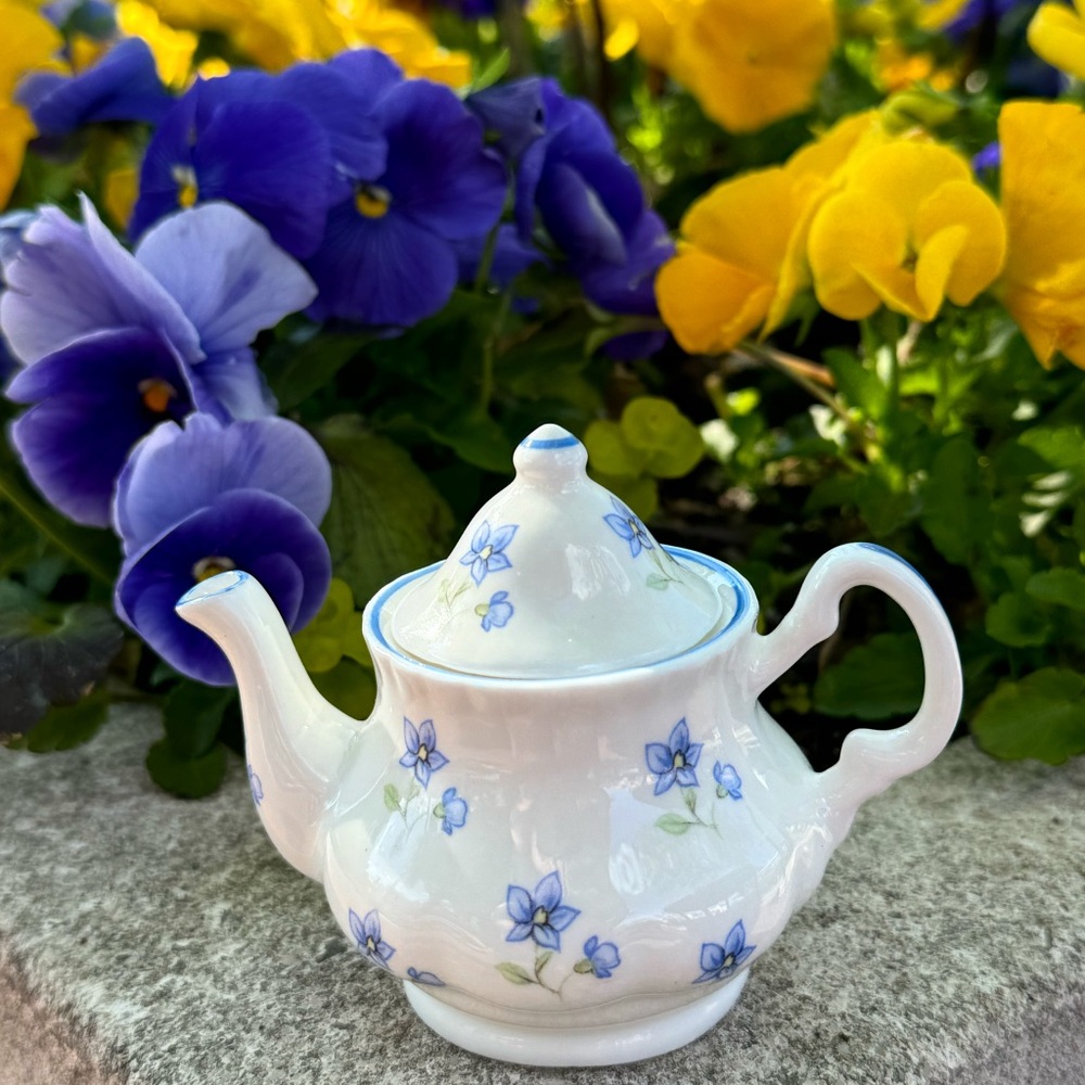 Victoria made in England England dainty Teapot